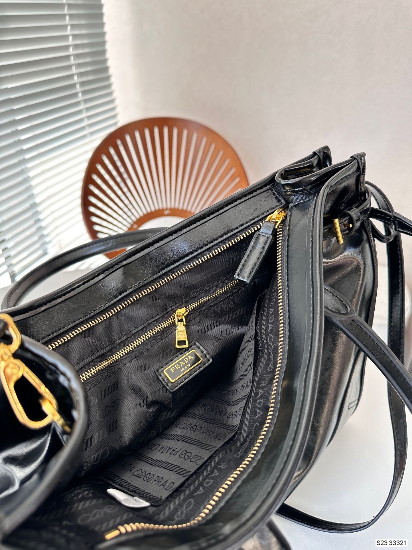 【PRADA 公式旗艦店】 プラダ 斜めがけバッグ当日出荷 好評に付き再入荷38*30CM