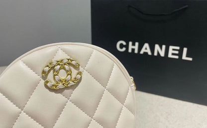 CHANEL ラウンドケーキ