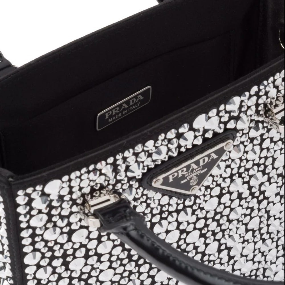 早い者勝ち!【PRADA】キラキラ女子力コーデUP☆クリスタルトート