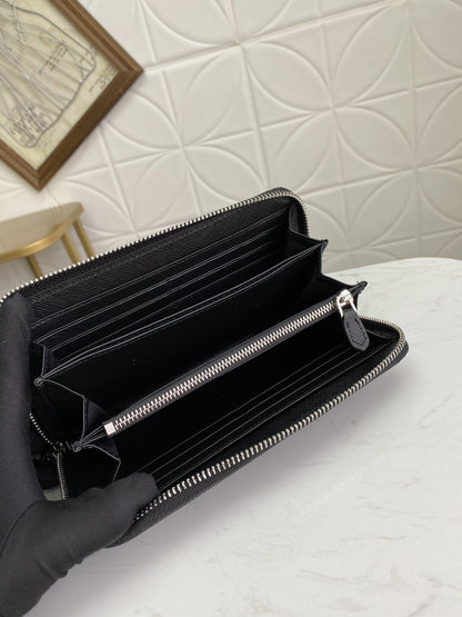 PRADA(プラダ) 財布19x12cm