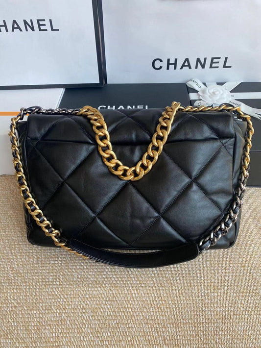 CHANEL 19 MAXI