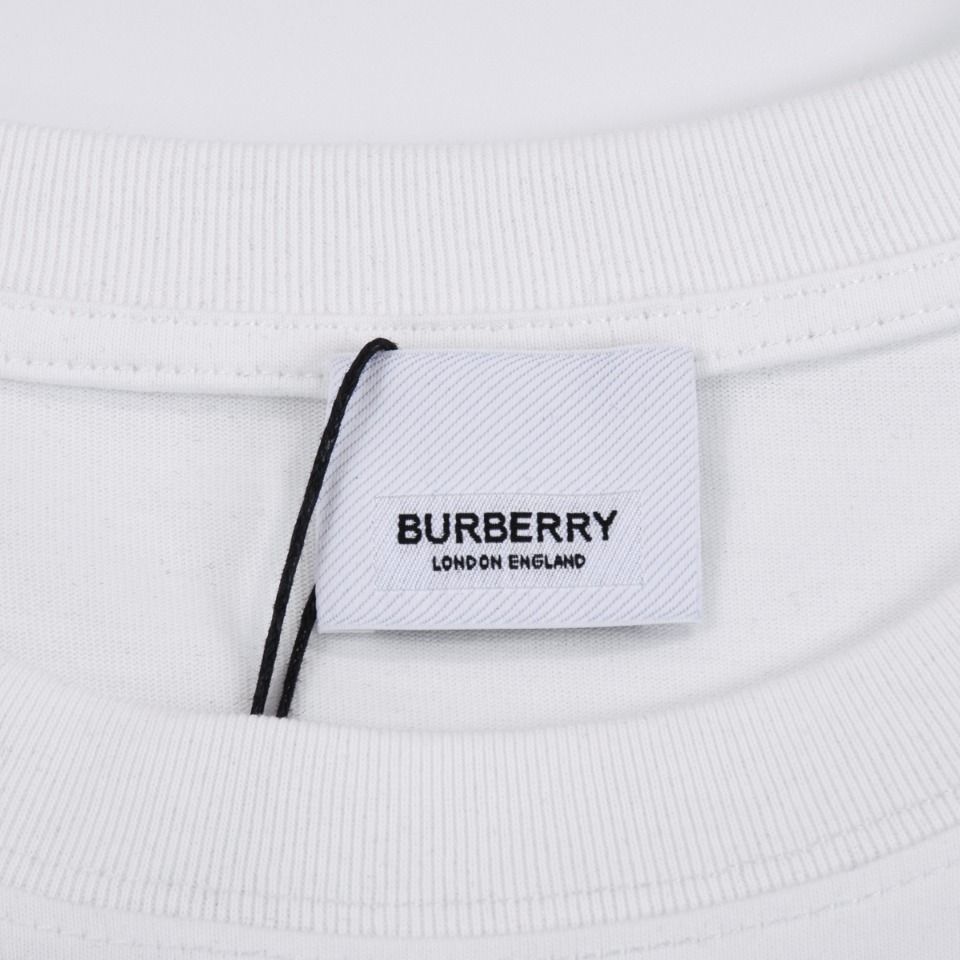 🔥2 つのうち 1 つが無料になります🔥🔥【Burberry】バーバリー )半袖 男女兼用、ご好評に付き再入荷！