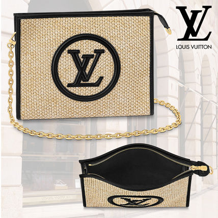 【LOUIS VUITTON】ヴィトンTシャツスニーカーパーカーに合うショルダーバッグ