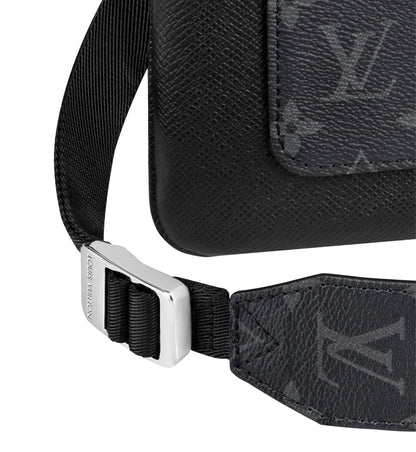 *LV*メンズ アウトドアフラップ モノグラムショルダーバッグ