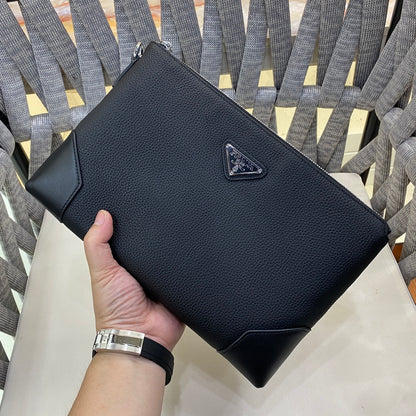 【PRADA 公式旗艦店】プラダ クラッチバッグ当日出荷 好評に付き再入荷！19*29*3CM