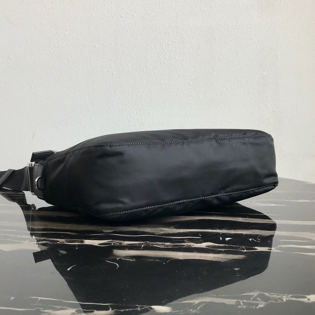 【PRADA 公式 旗艦店】プラダ ショルダーバッグ 当日出荷 好評に付き再入荷！31*23*9CM