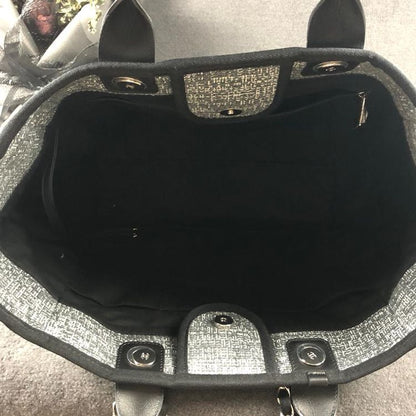 【 CHANEL】シャネル 大きなチャコールキャンバスドーヴィルトートTOTE