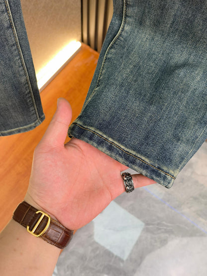 【Burberry】春夏の新作はカウンターで、最高品質のジーンズは実店舗で入手可能