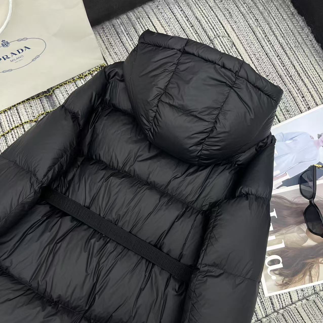 【PRADA旗艦店】ダウンジャケット、ご好評に付き再入荷！