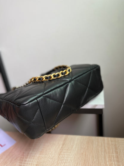 CHANEL 19 SHOPPING BAG 3519