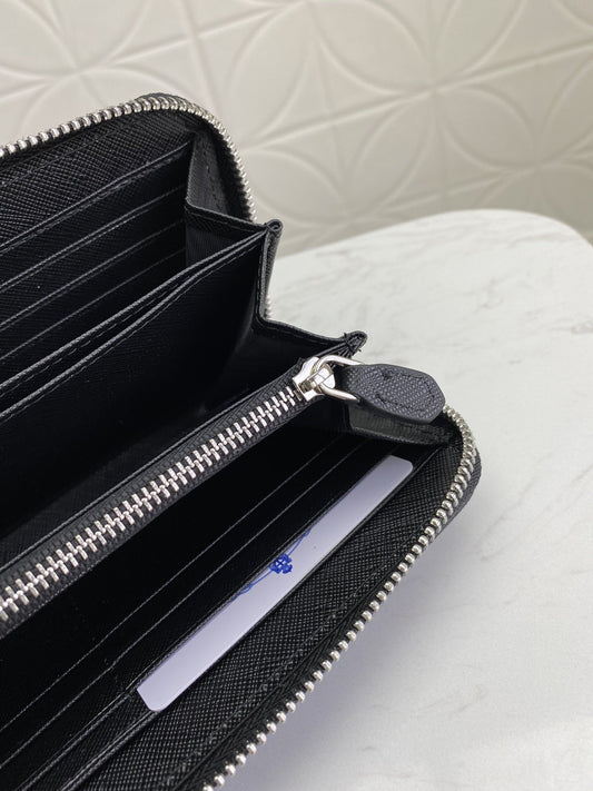PRADA(プラダ) 財布19x12cm