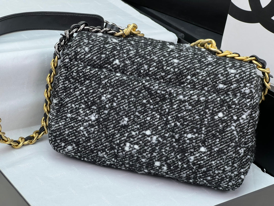 CHANEL 19 HANDBAG AS1161