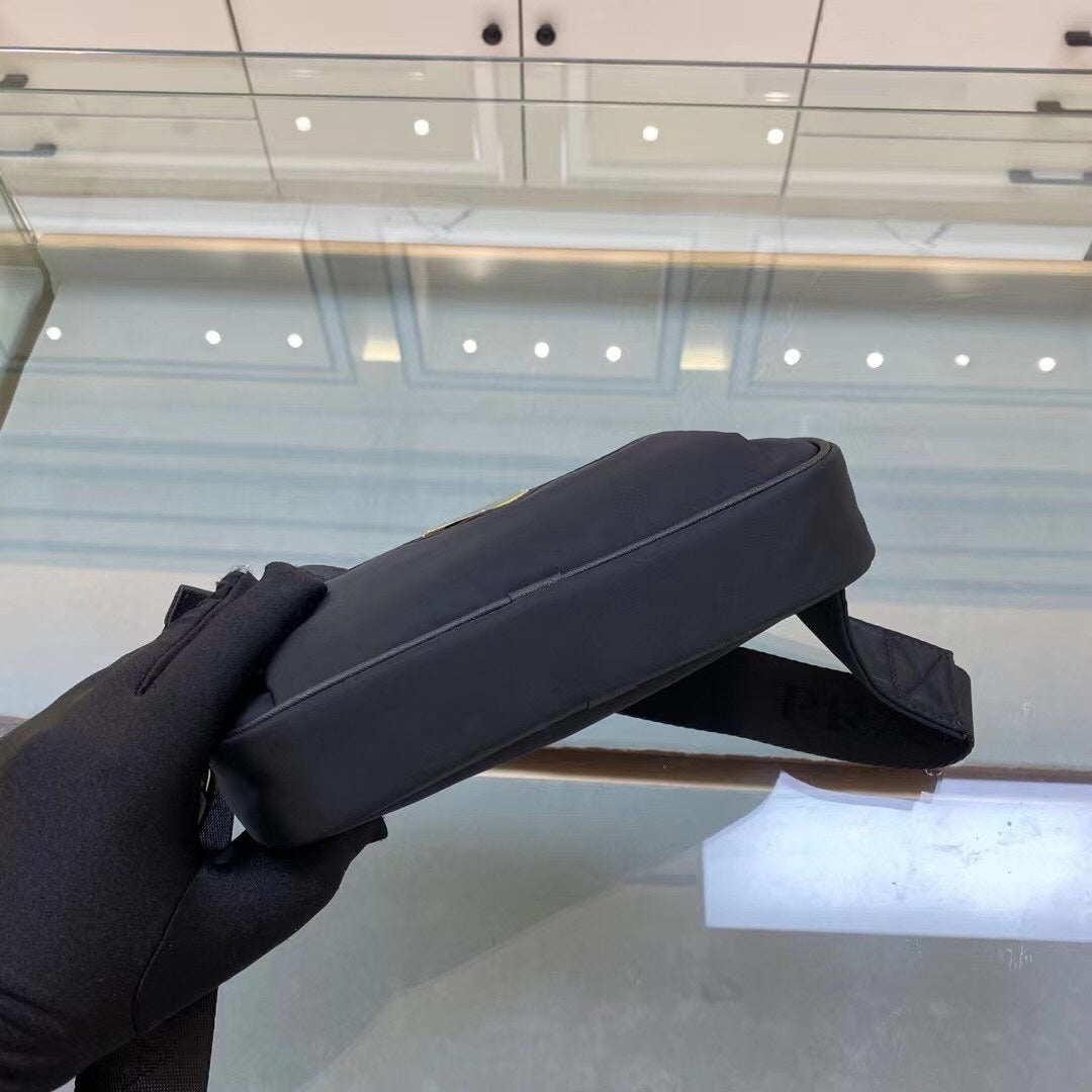 【PRADA 公式旗艦店】プラダ ウエストポーチ 当日出荷 好評に付き再入荷21*12.5*4.5CM