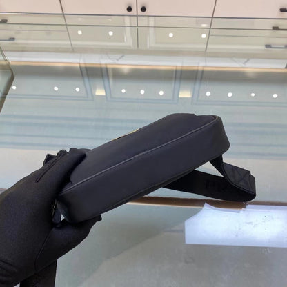 【PRADA 公式旗艦店】プラダ ウエストポーチ 当日出荷 好評に付き再入荷21*12.5*4.5CM