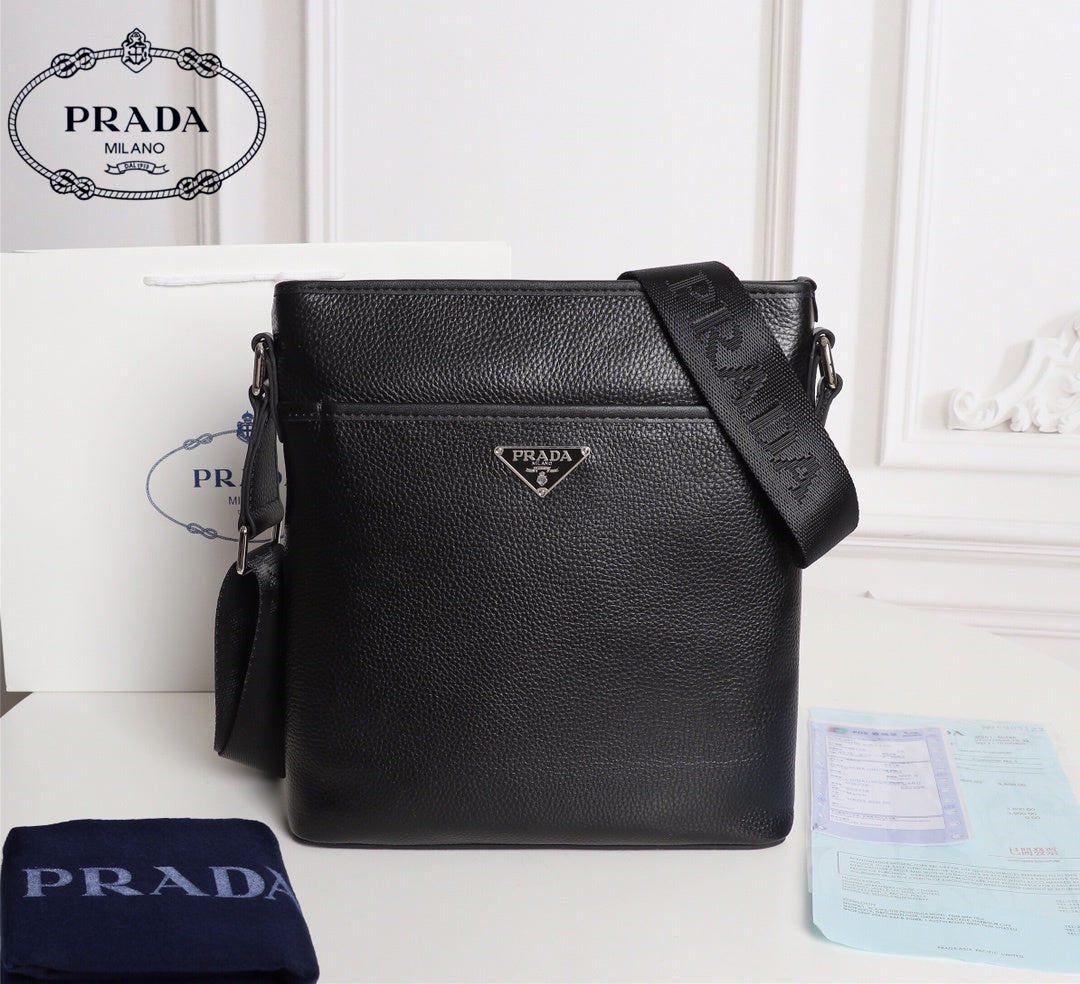 【PRADA 公式旗艦店】プラダ ショルダーバッグ 当日出荷 好評に付き再入荷！25*27*5CM