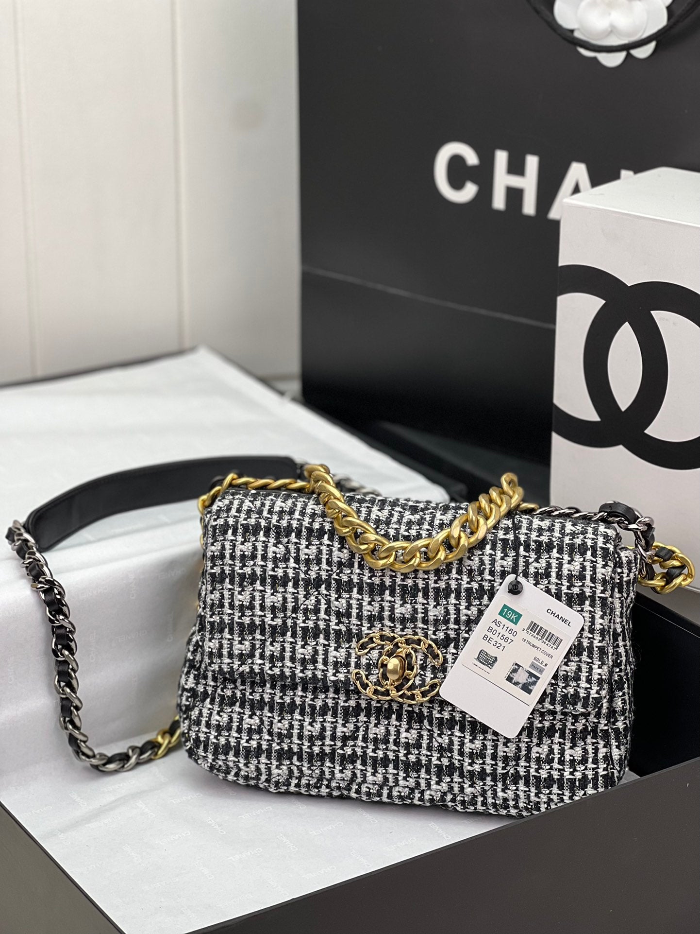 CHANEL 19 HANDBAG AS1161