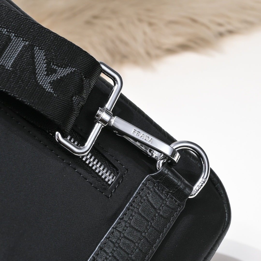 【 PRADA 公式旗艦店】プラダ 胸ポケット 当日出荷 好評に付き再入荷！27*18*7CM