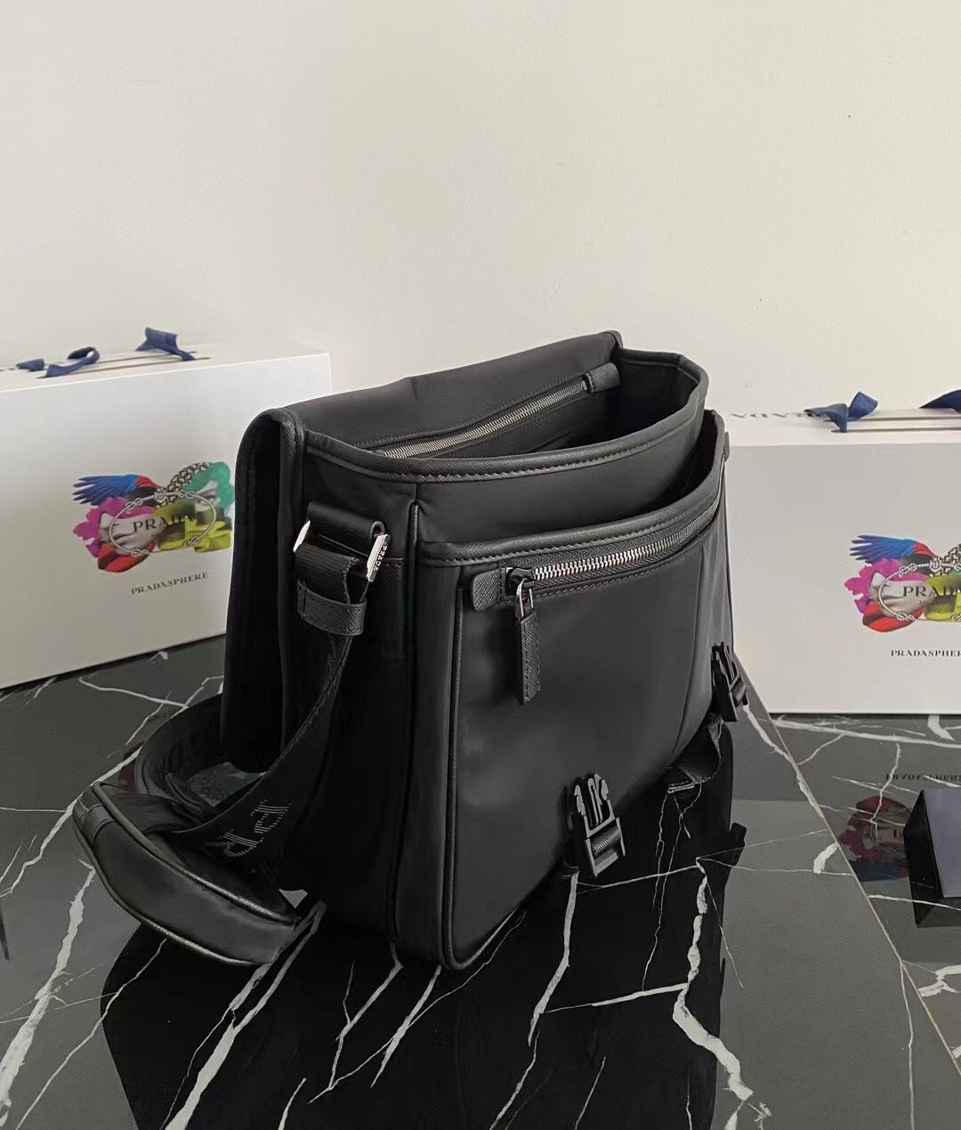 【 PRADA 公式旗艦店】プラダ ショルダーバッグ 当日出荷 好評に付き再入荷！32*24*12CM