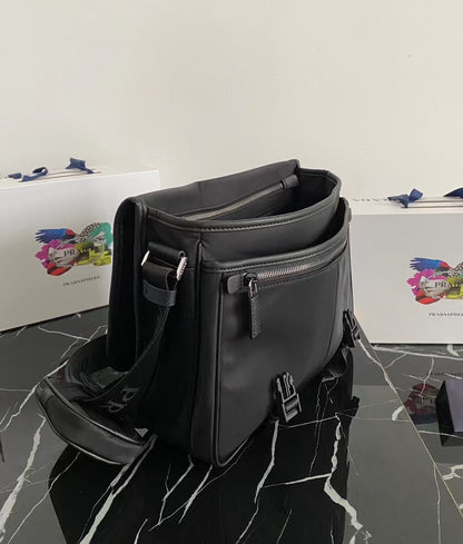 【 PRADA 公式旗艦店】プラダ ショルダーバッグ 当日出荷 好評に付き再入荷！32*24*12CM