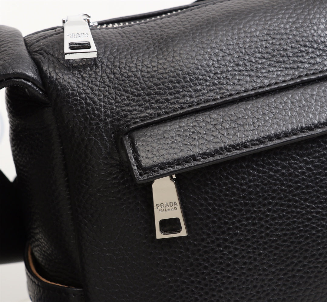 【PRADA 公式 旗艦店】プラダ 斜めがけバッグ 当日出荷 好評に付き再入荷！30*22*10CM