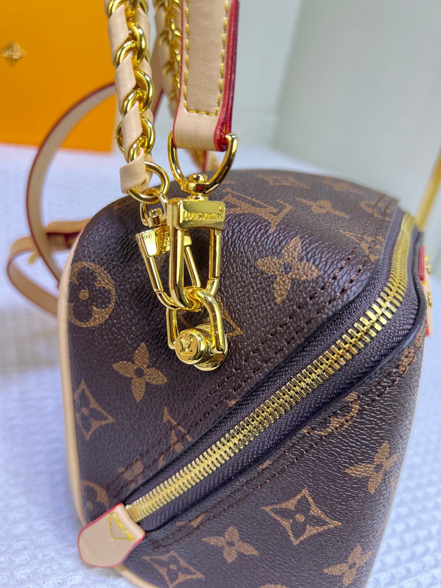 Louis Vuitton 春夏コレクションの Just In Case ハンドバッグ