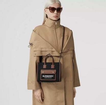 国内即発【Burberry】ツートン キャンバス＆レザー ミ二 トート