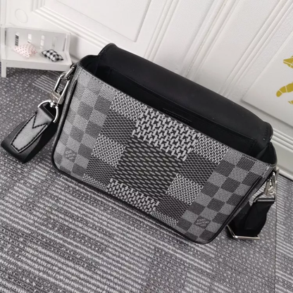 LOUIS VUITTON ルイヴィトン メッセンジャーバッグ 23.5X14X5CM