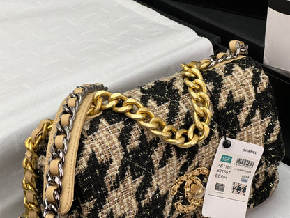 CHANEL 19 HANDBAG AS1161