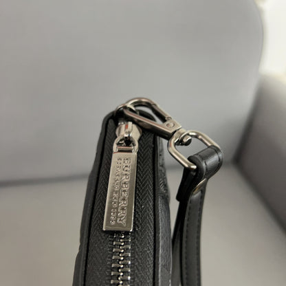 【BURBERRY 公式 旗艦店】 バーバリー クラッチバッグ 当日出荷 好評に付き再入荷！21*11CM