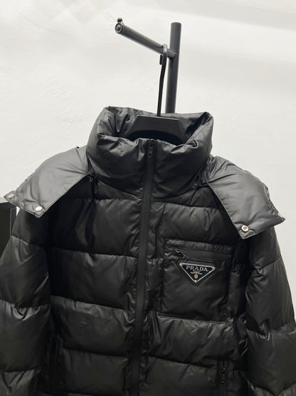 【PRADA旗艦店】ダウンジャケット、ご好評に付き再入荷！