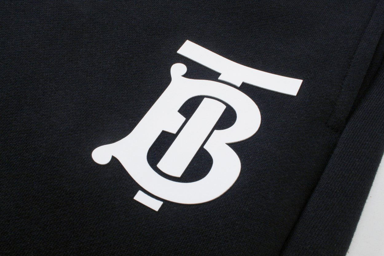 【Burberry 公式 旗艦店】24FW ラミネートロゴパンツ