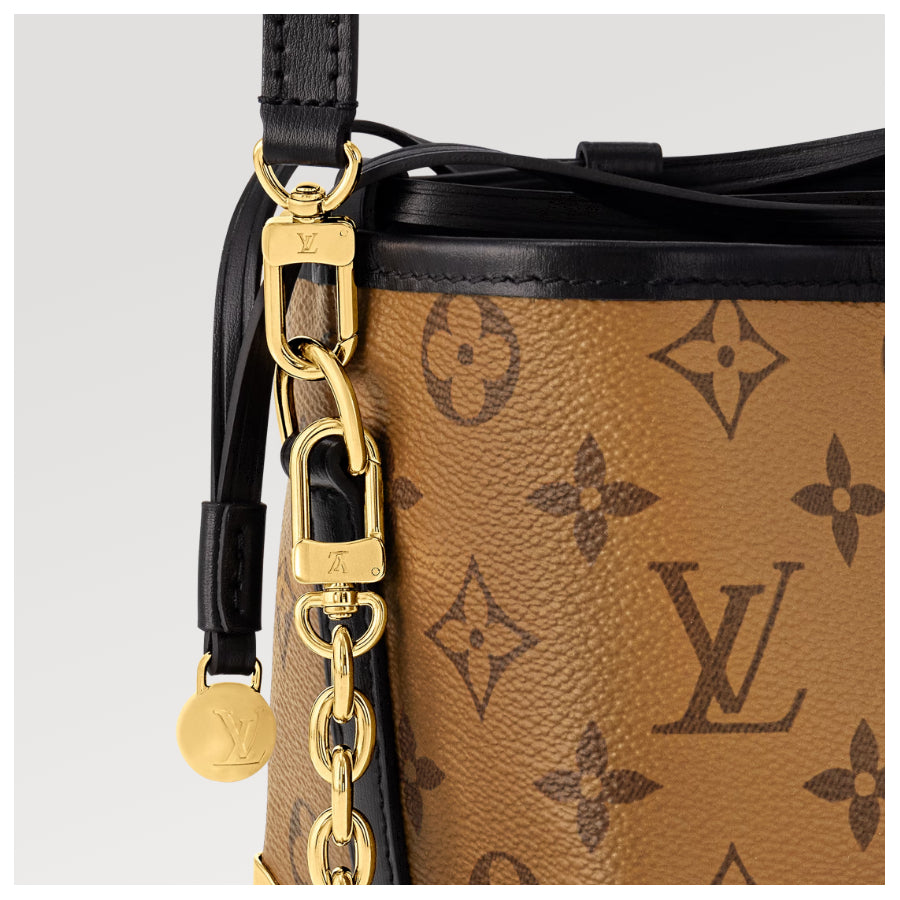 《シックでモダン！》Louis Vuitton　ノエ パース・LV チャーム M82885