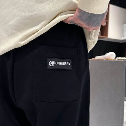 【Burberry 公式 旗艦店】 2024春夏新作カジュアルパンツ
