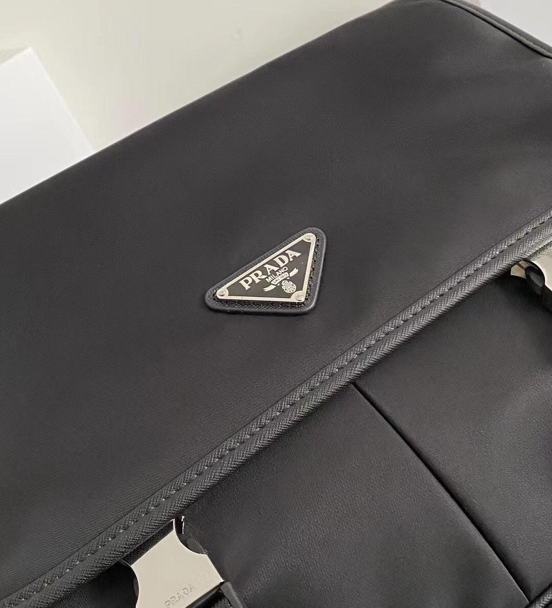 【 PRADA 公式旗艦店】プラダ ショルダーバッグ 当日出荷 好評に付き再入荷！32*24*12CM