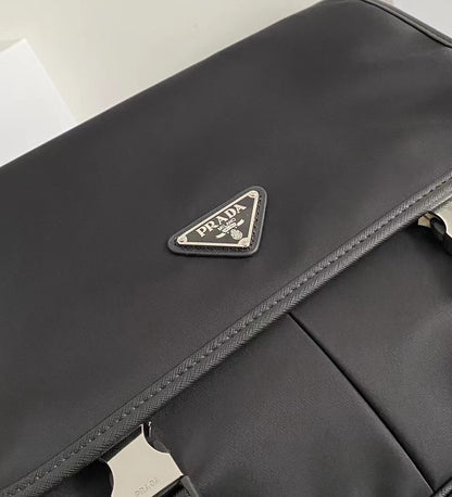 【 PRADA 公式旗艦店】プラダ ショルダーバッグ 当日出荷 好評に付き再入荷！32*24*12CM