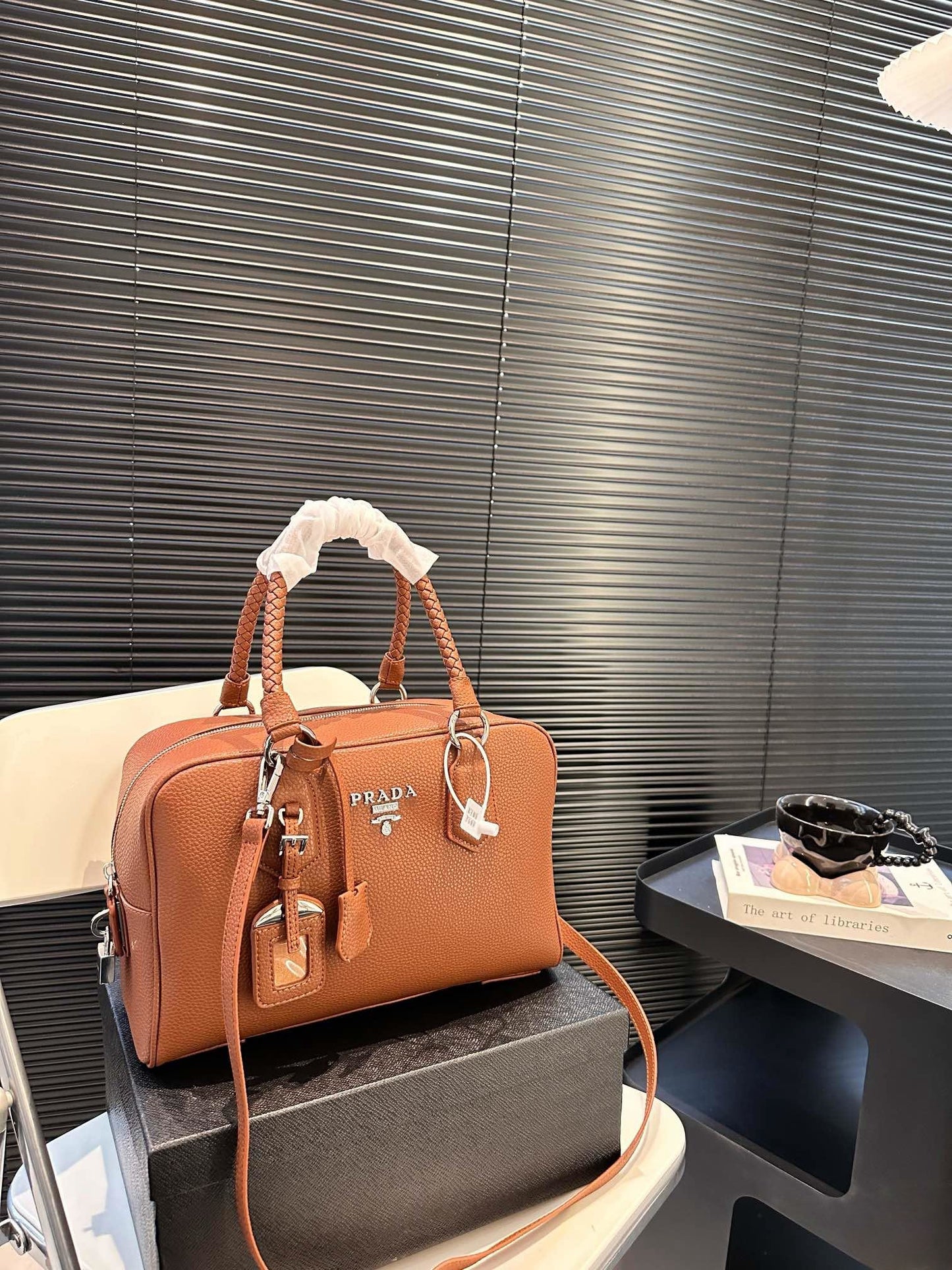 【PRADA 公式 旗艦店】プラダ ハンドバッグ当日出荷 好評に付き再入荷！31*21CM 240719