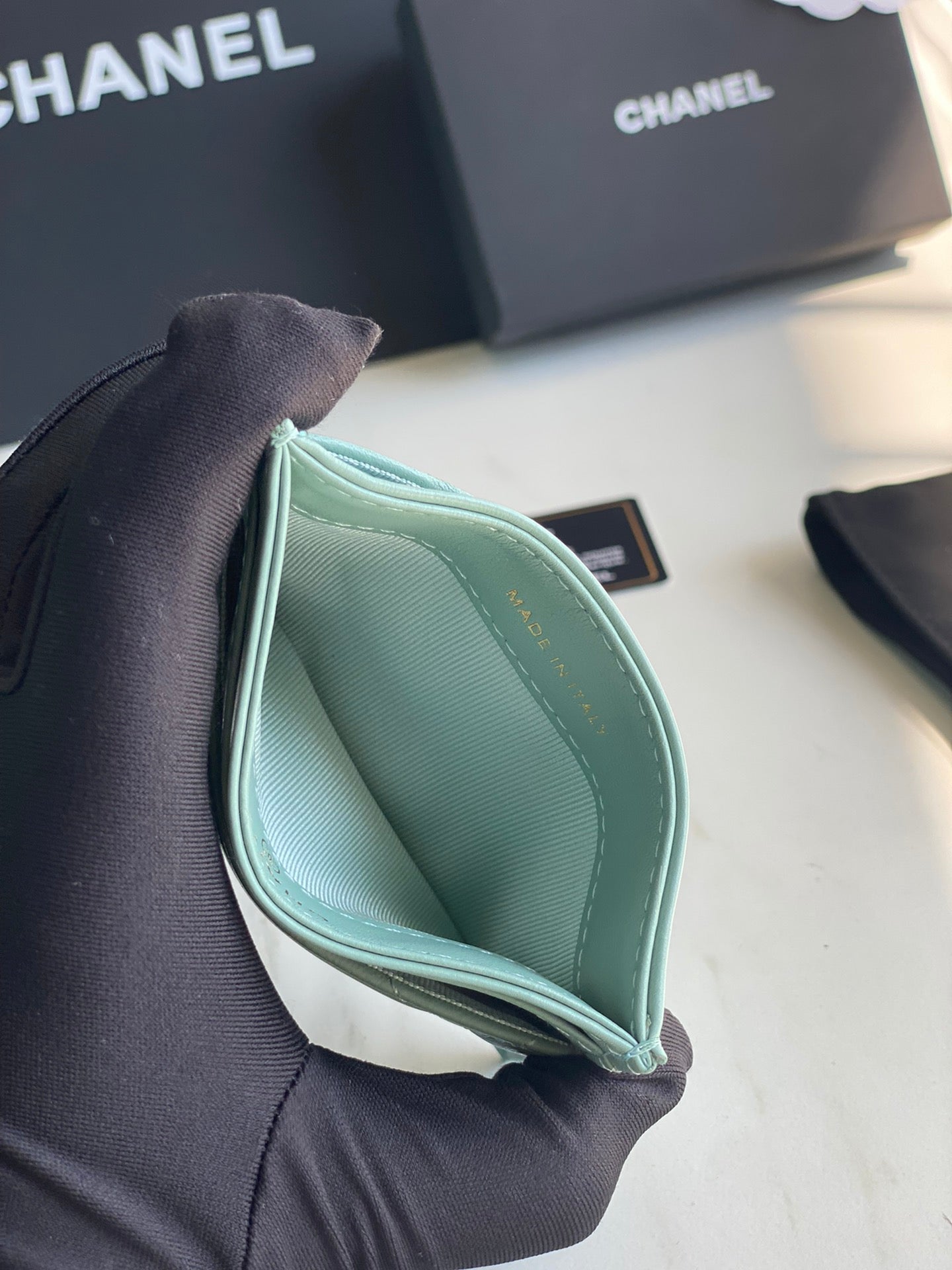 CHANEL 19 CARD HOLDER AP1167