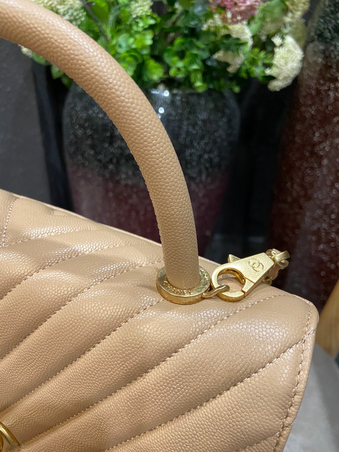 Chanel Cowhide handbag 92991