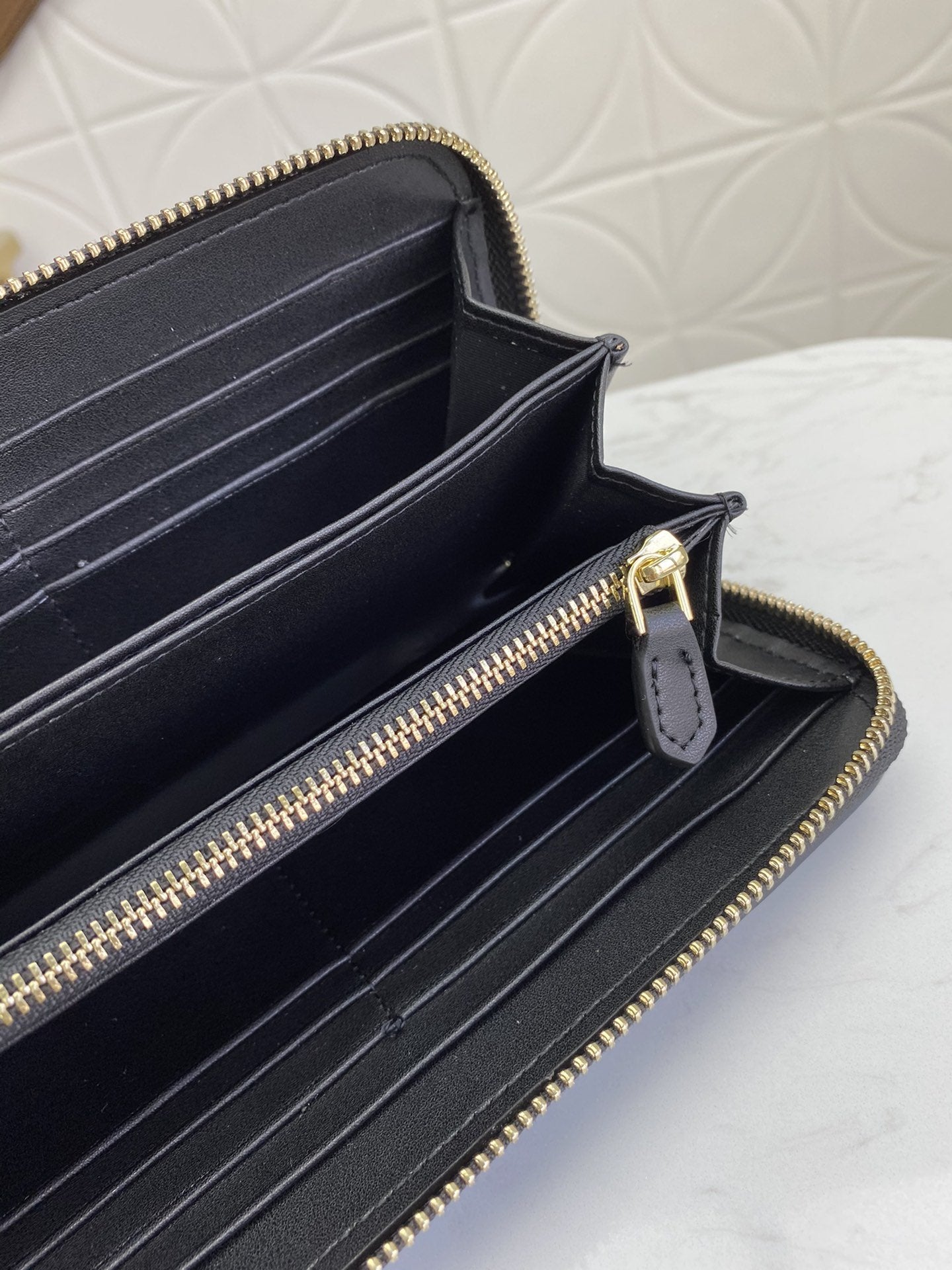 PRADA(プラダ) 財布19x12cm