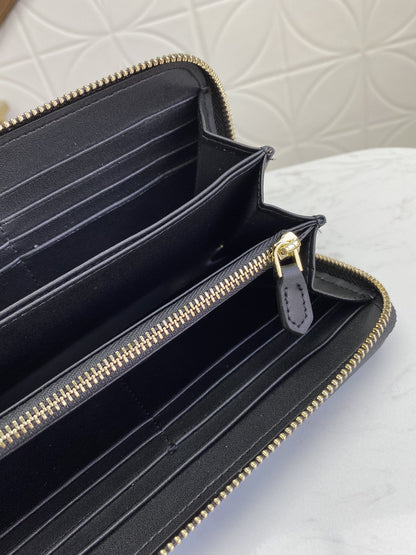 PRADA(プラダ) 財布19x12cm