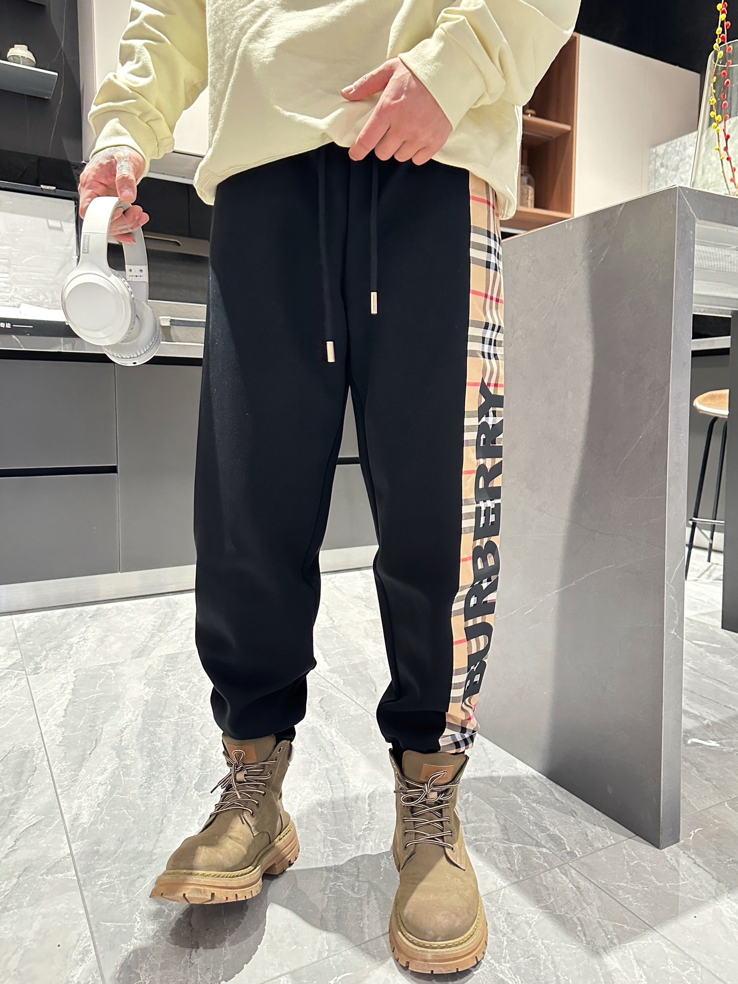 【Burberry 公式 旗艦店】 2024春夏新作カジュアルパンツ