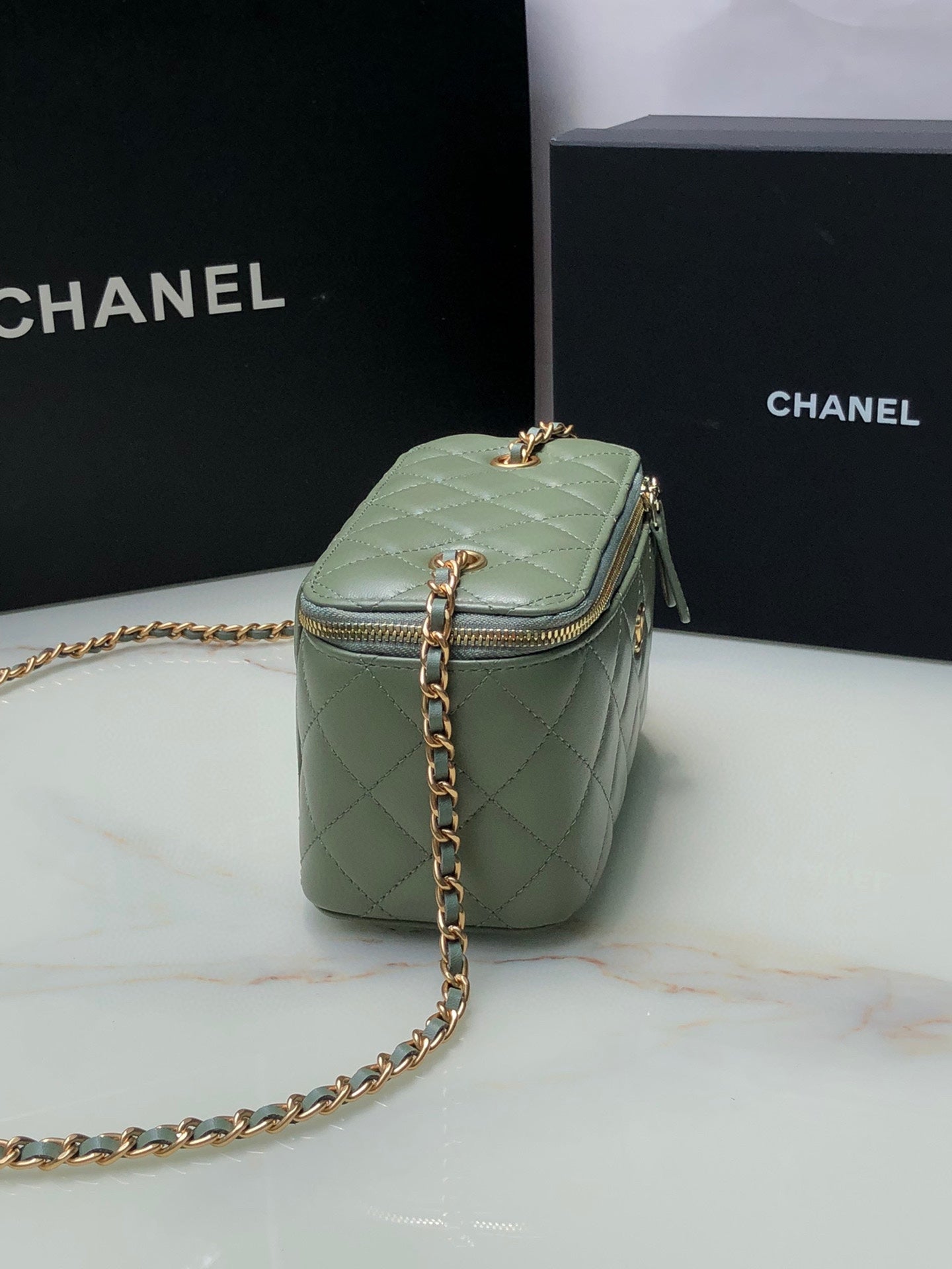 Chanel Classic Vanity 22C Bag with Chain AP2303