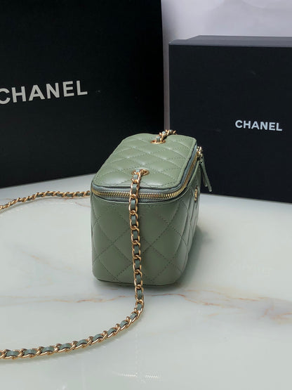 Chanel Classic Vanity 22C Bag with Chain AP2303