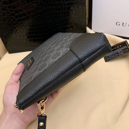Gucci(グッチ)クラッチバッグ 28x18x4cm