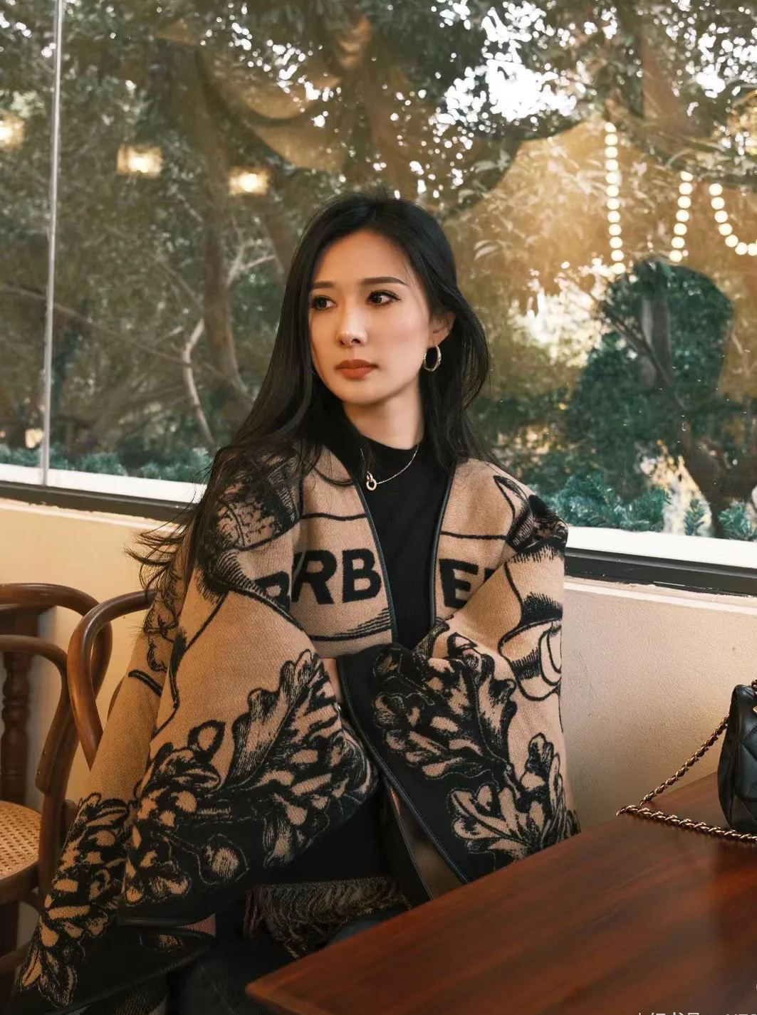 【BURBERRY バーバリー 】バーバリー最新作ナイトウォーホース両面ジャガードショールケープ‼ ️定番中の定番