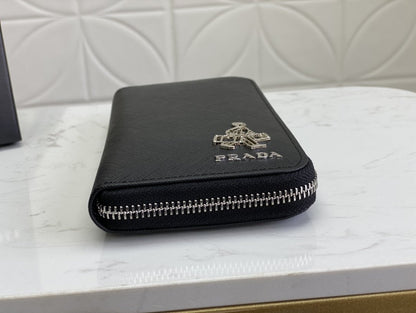 PRADA(プラダ) 財布19x12cm
