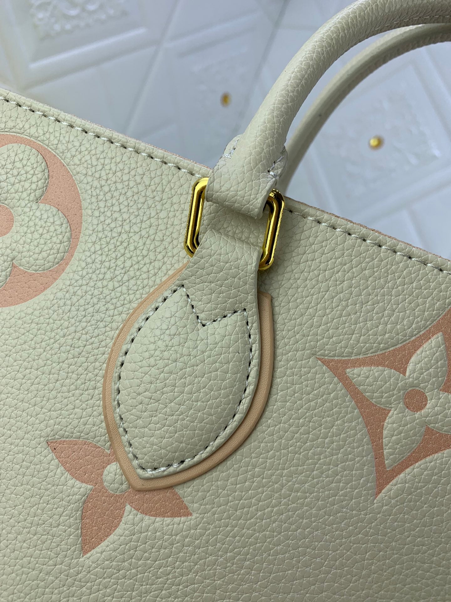 Louis Vuitton(ルイヴィトン) ONTHEGO ミディアム ハンドバッグ