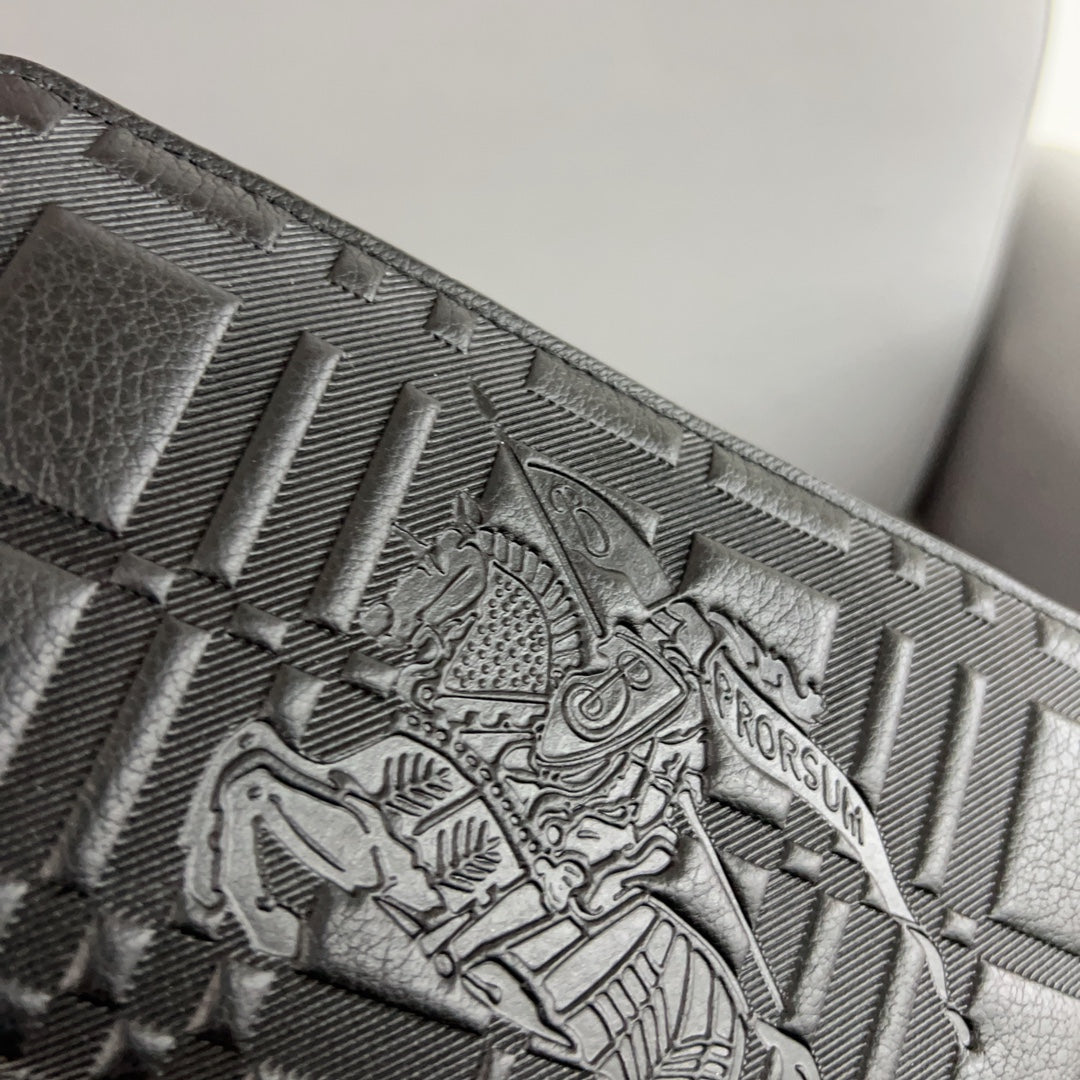 【BURBERRY 公式 旗艦店】 バーバリー クラッチバッグ 当日出荷 好評に付き再入荷！21*11CM