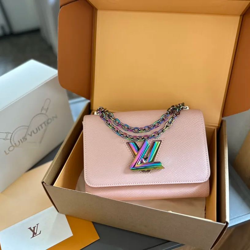 ★Louis Vuitton★ネオクラシカルなツイストミディアムバッグの登場です