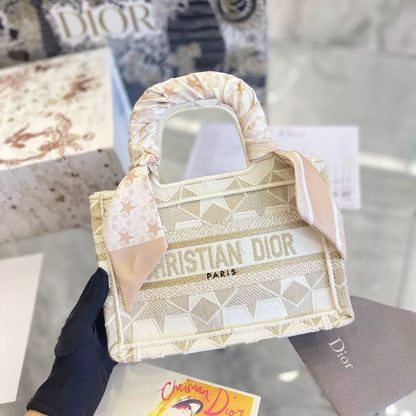 2022新型Diorミニ限定ハンドバッグ ディオールミニBOOK TOTEハンドバッグ